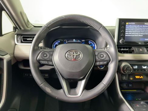 Used 2019 Toyota RAV4 Limited image 16