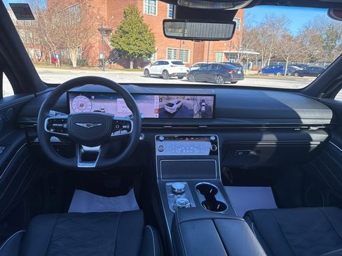 Certified 2025 Genesis GV80 3.5T image 25