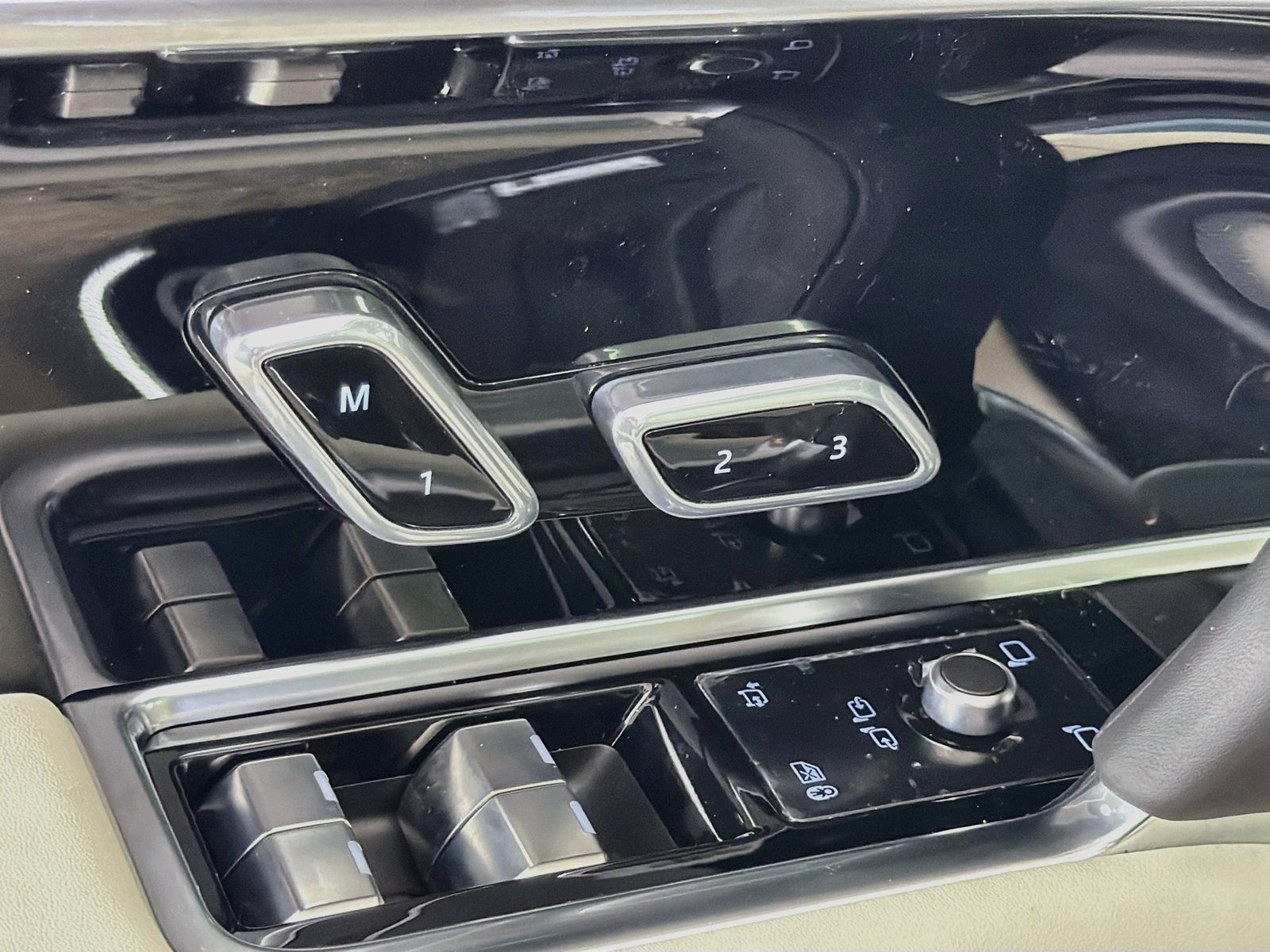 New 2026 Land Rover Range Rover Autobiography AWD/4WD image 24