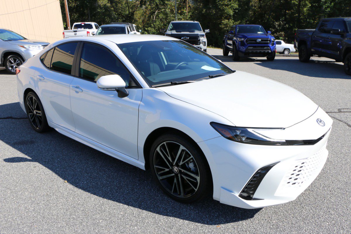 Used 2026 Toyota Camry XSE FWD image 10