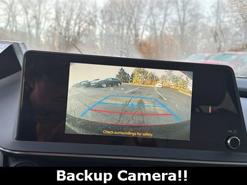 Used 2024 Toyota Prius XLE image 3