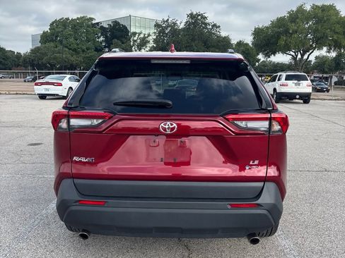 Used 2025 Toyota RAV4 LE AWD/4WD image 5