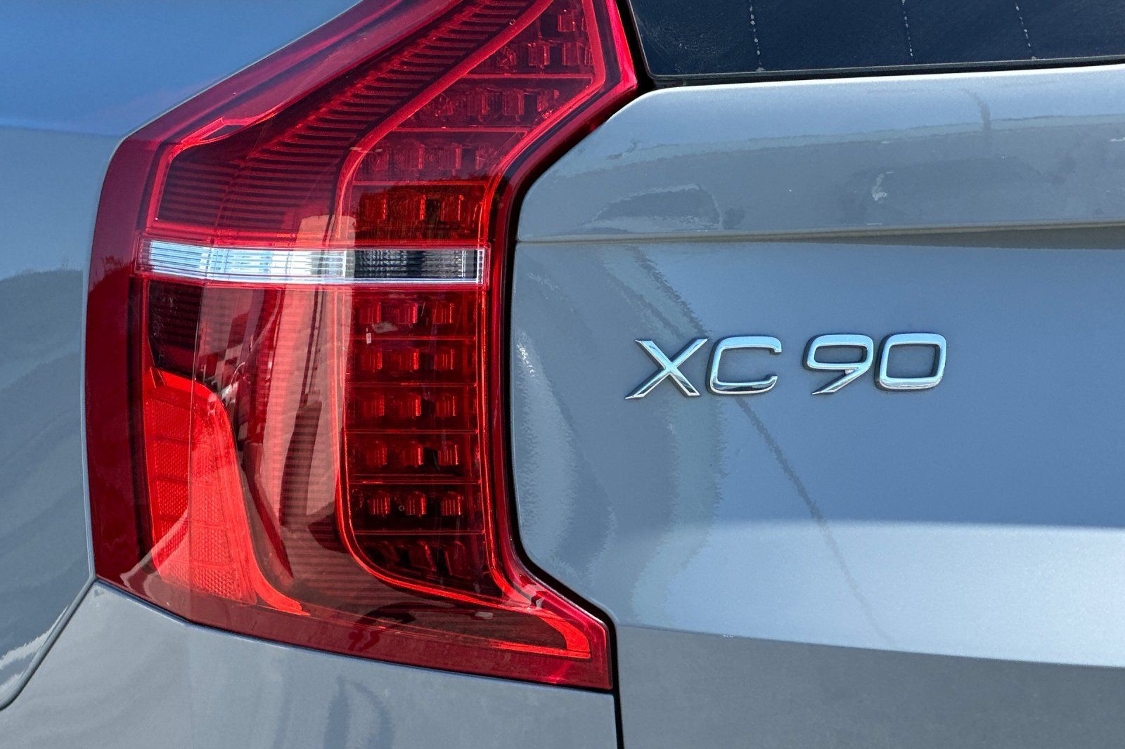 Used 2025 Volvo XC90 T8 Plus w/ Protection Package Premier AWD/4WD image 36