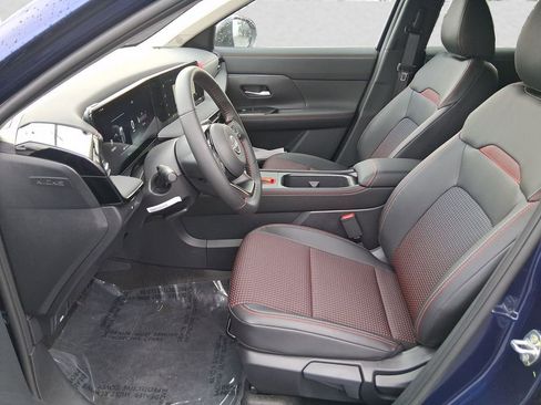 New 2026 Nissan Kicks SR w/ Cold Weather Package image 9