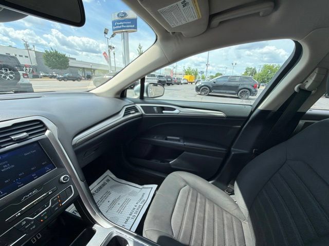 Used 2020 Ford Fusion SE FWD image 29