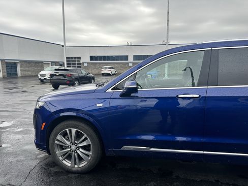 Used 2024 Cadillac XT6 Premium Luxury w/ Technology Package image 4