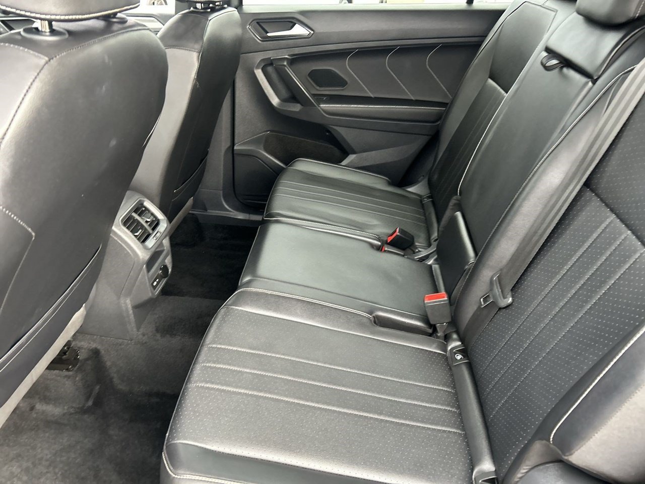 Used 2024 Volkswagen Tiguan SE R-Line FWD image 14