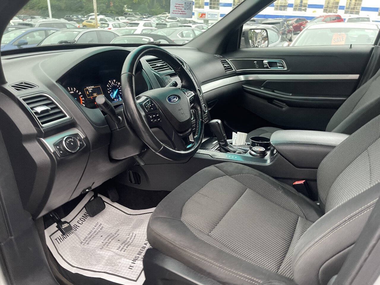 Used 2016 Ford Explorer XLT AWD/4WD image 10