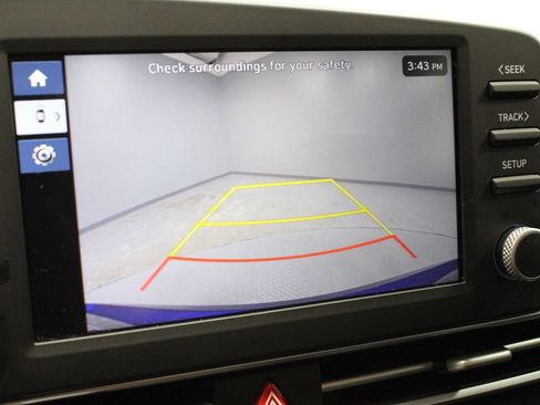 Used 2025 Hyundai Elantra SE FWD image 3