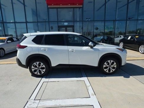 Used 2023 Nissan Rogue SV image 4