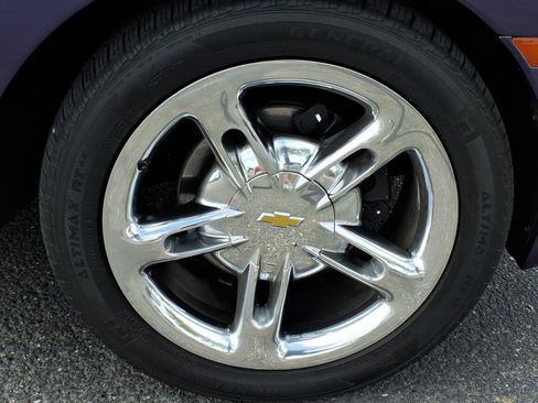 Used 2004 Chevrolet SSR w/ Preferred Equipment Group RWD image 9
