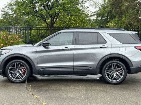 Used 2025 Ford Explorer ST-Line w/ Premium Package AWD/4WD image 7