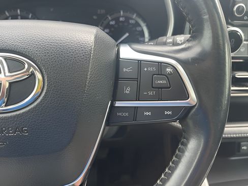 Used 2021 Toyota Highlander XLE FWD image 20