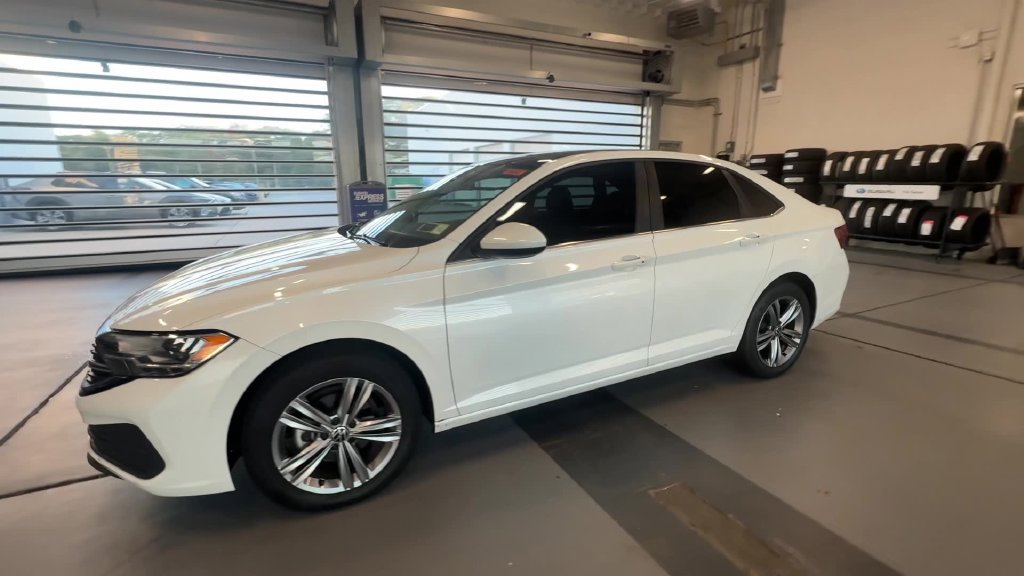 Used 2024 Volkswagen Jetta SE FWD image 3