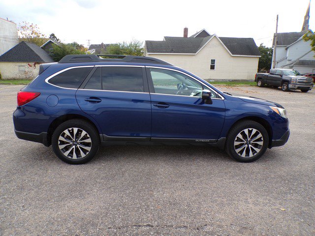 Used 2017 Subaru Outback 2.5i Limited AWD/4WD image 3