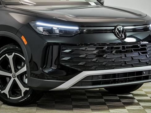 New 2026 Volkswagen Tiguan SE AWD/4WD image 2