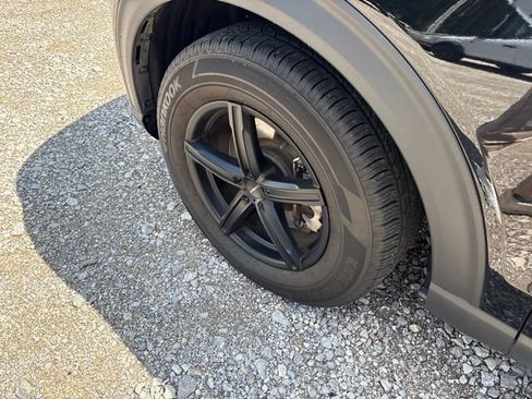 Used 2024 Ford Explorer 2WD image 4