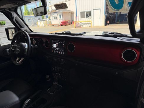Used 2020 Jeep Wrangler Unlimited Rubicon w/ Uconnect 4C Nav & Sound Group AWD/4WD image 11