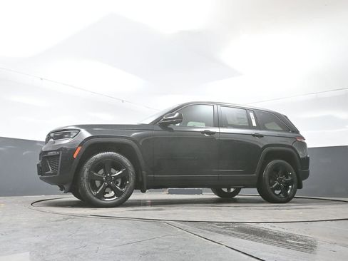 New 2026 Jeep Grand Cherokee Limited w/ Limited Altitude Package AWD/4WD image 41