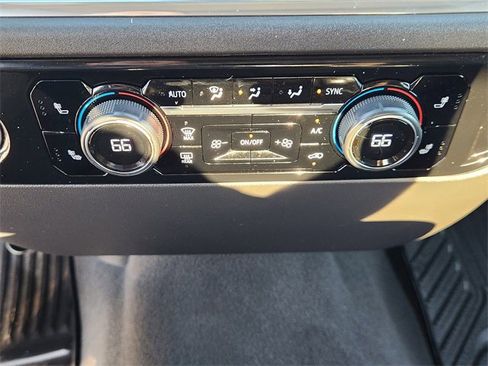 Used 2023 Chevrolet Silverado 1500 LT image 18