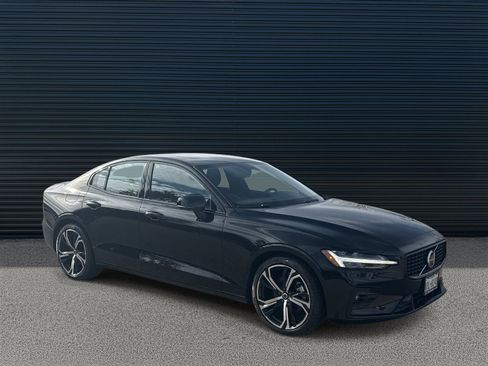 Certified 2024 Volvo S60 B5 Ultimate image 3