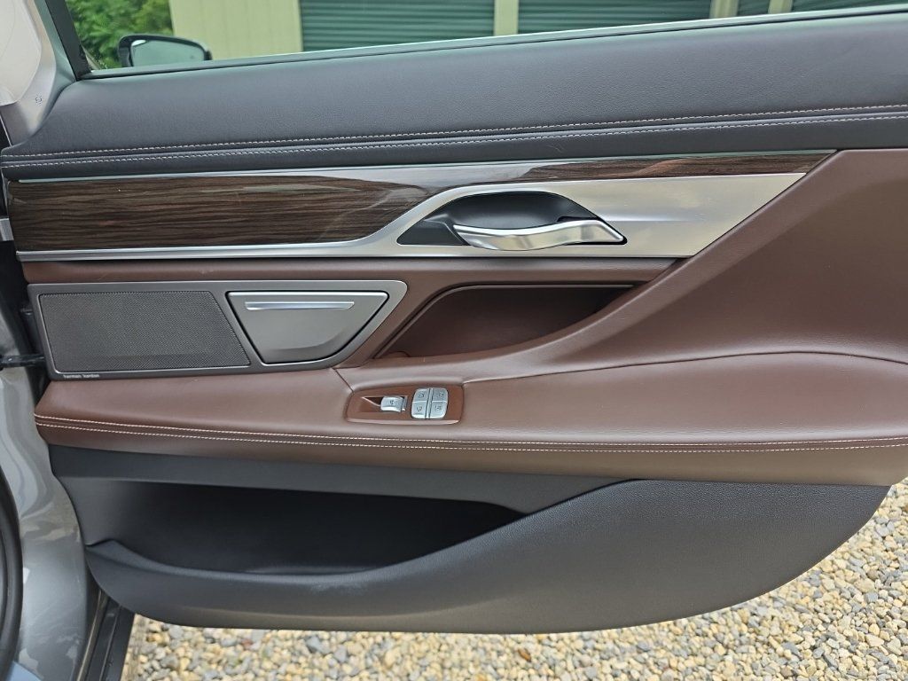 Used 2016 BMW 750i xDrive AWD/4WD image 19