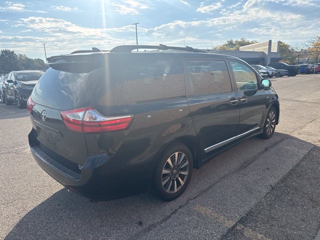 Used 2018 Toyota Sienna XLE w/ XLE Navigation Package AWD/4WD image 3