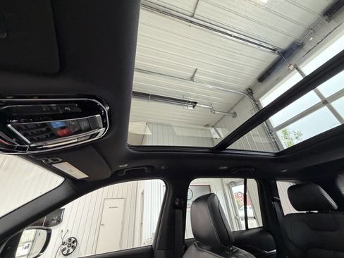 Used 2022 Jeep Grand Cherokee Overland AWD/4WD image 19