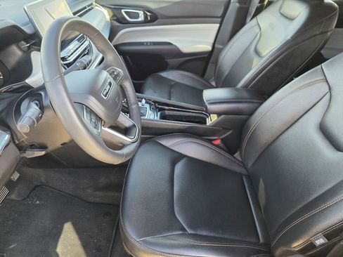 Used 2024 Jeep Compass Limited image 9