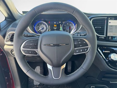 Certified 2026 Chrysler Pacifica Select image 14