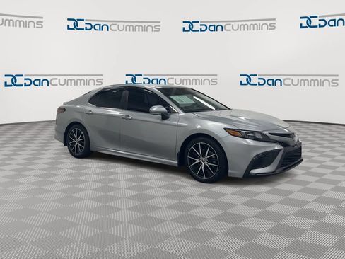 Used 2022 Toyota Camry SE AWD/4WD image 2