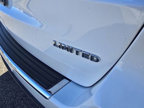 Used 2022 Jeep Grand Cherokee Limited image 11