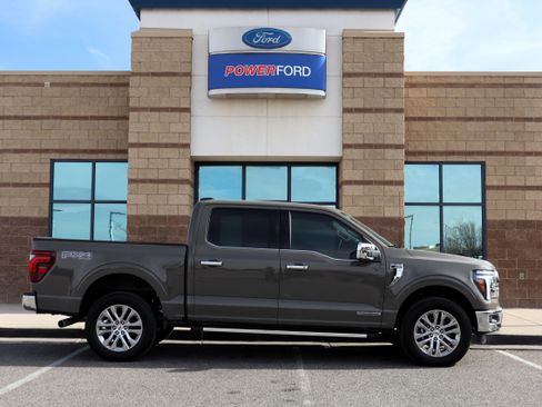 Used 2025 Ford F150 Lariat w/ Equipment Group 501A Mid image 5