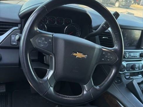 Used 2019 Chevrolet Suburban LT image 4