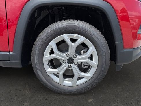 New 2025 Jeep Compass Latitude image 23