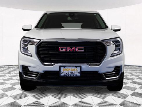 Used 2024 GMC Terrain SLE image 8