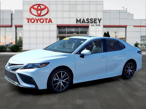 Used 2023 Toyota Camry SE image 7