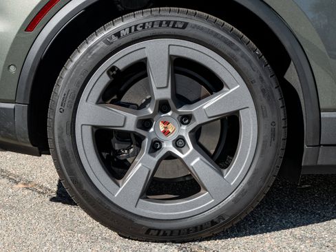 Used 2025 Porsche Macan Electric image 17