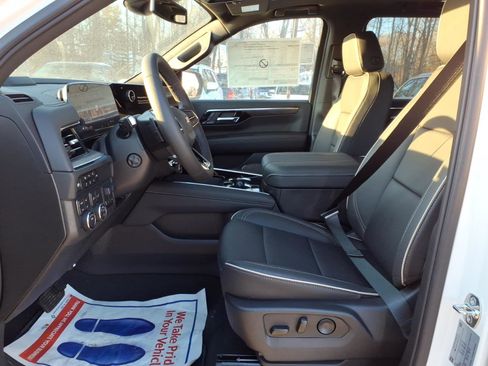 New 2025 Chevrolet Suburban Premier w/ Sun And Tow Package image 8