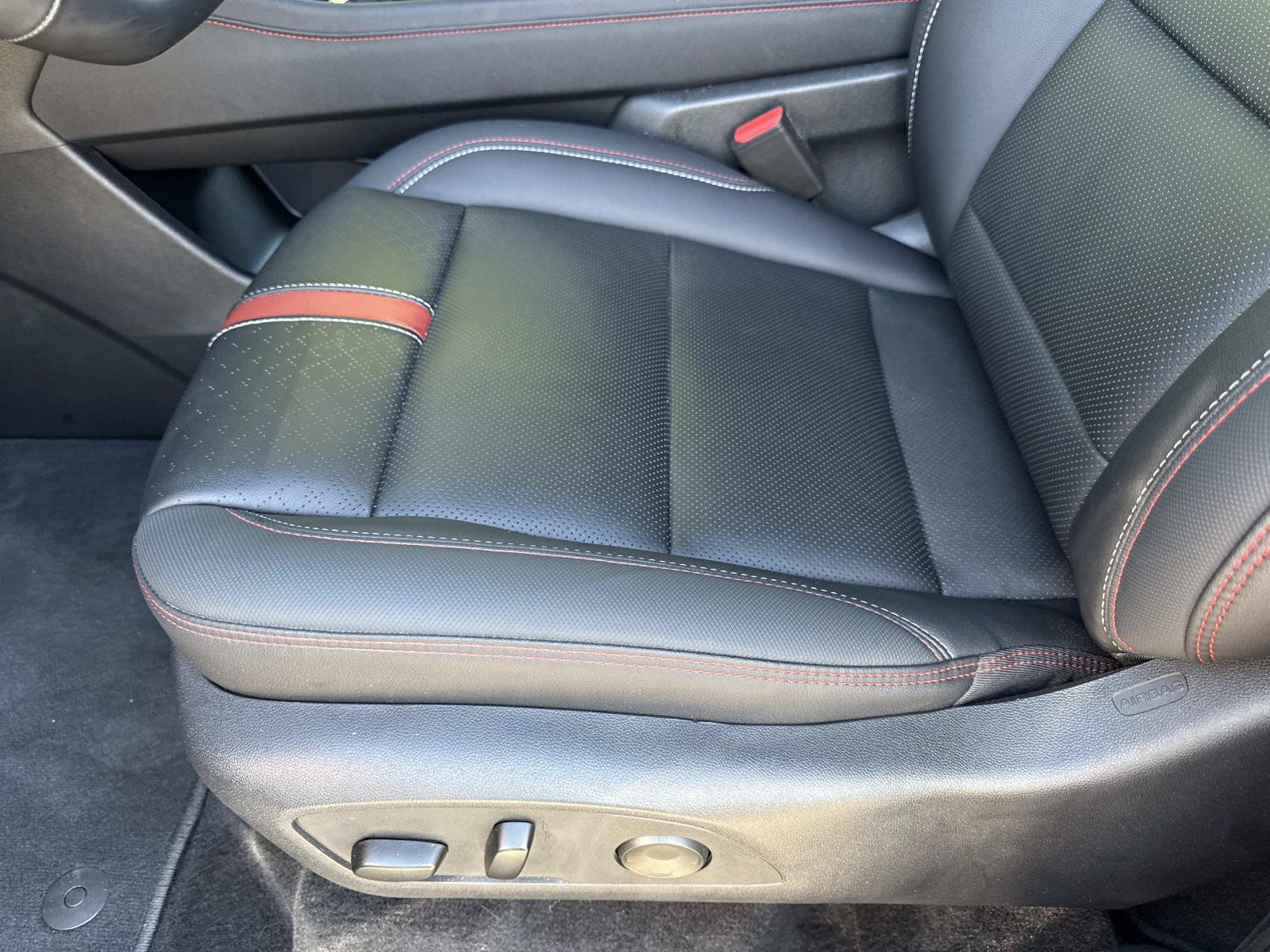 Used 2025 Chevrolet Traverse RS FWD image 20
