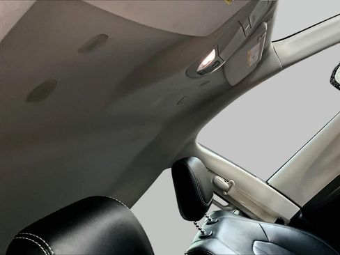 Used 2024 Chrysler Pacifica Touring-L FWD image 14