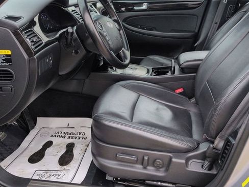 Used 2013 Hyundai Genesis 3.8 image 12