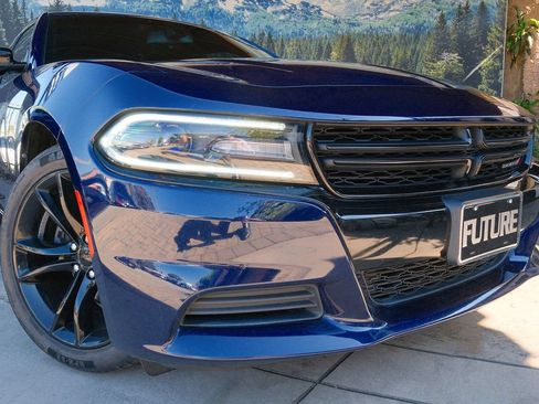 Used 2016 Dodge Charger SE w/ Blacktop Package RWD image 6