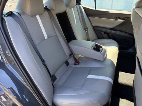 Used 2025 Toyota Camry SE AWD/4WD image 11