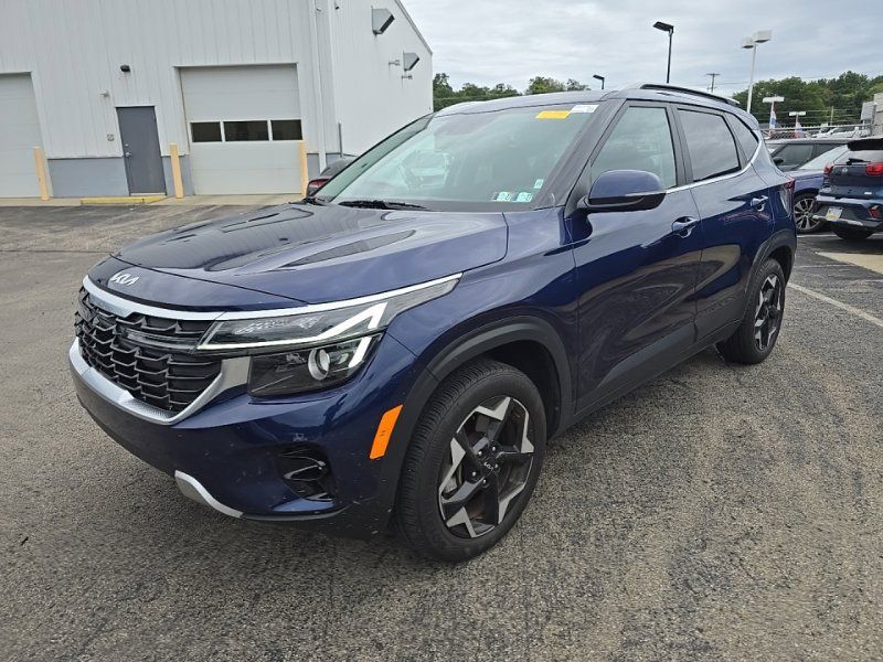 Used 2024 Kia Seltos EX AWD/4WD image 3