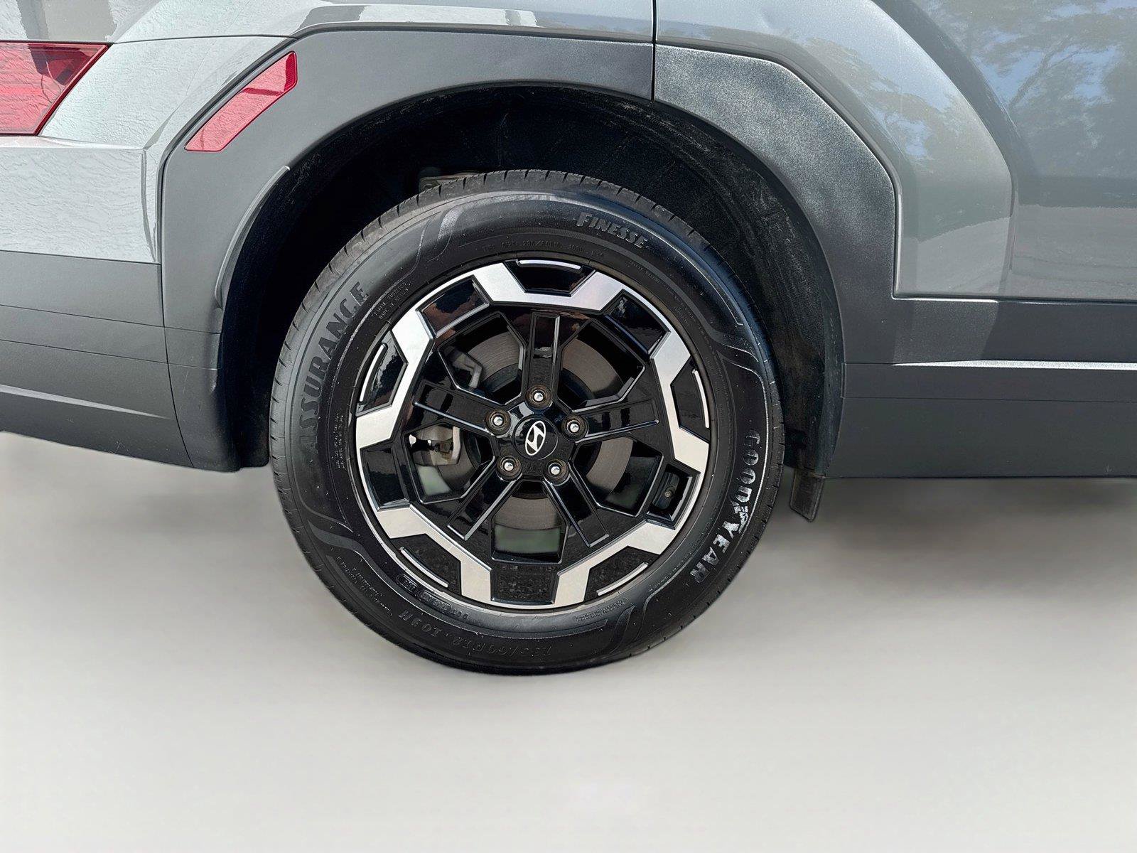 Used 2025 Hyundai Santa Fe SEL FWD image 32