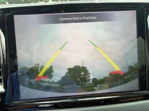 Used 2023 Chrysler Pacifica Touring-L FWD image 26