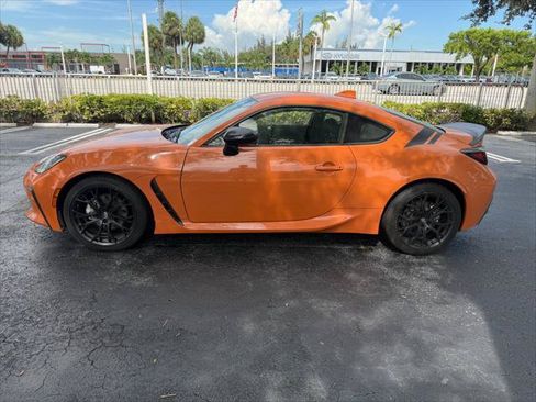 Used 2023 Toyota GR86 10th Anniversary SE RWD image 3