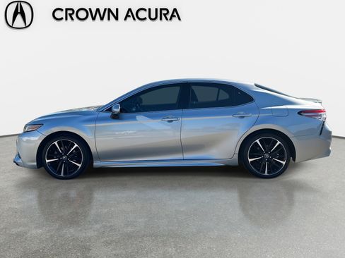 Used 2018 Toyota Camry XSE image 3