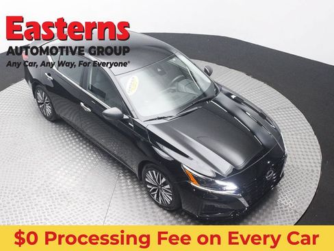 Used 2024 Nissan Altima 2.5 SV FWD image 3